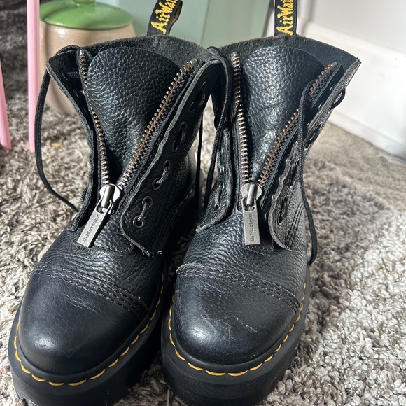 Dr. Martens Sinclair Platform Boots! - Picture 2 of 9